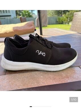 RYKA RENEW RECOVERY sneaker, black-and-white excellent condition size 11